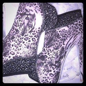 Tiger heels with spike